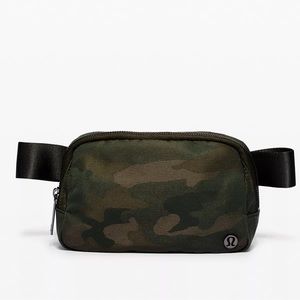 BNWT Lululemon Everywhere Belt bag in Heritage Camo